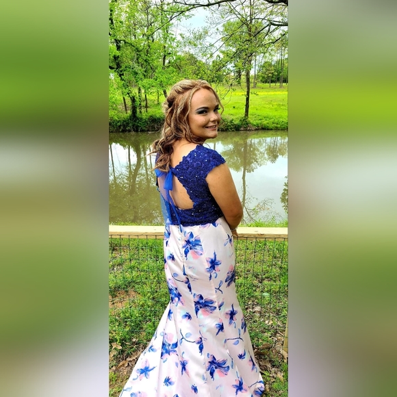 TWO PIECE PROM DRESS - Picture 3 of 4